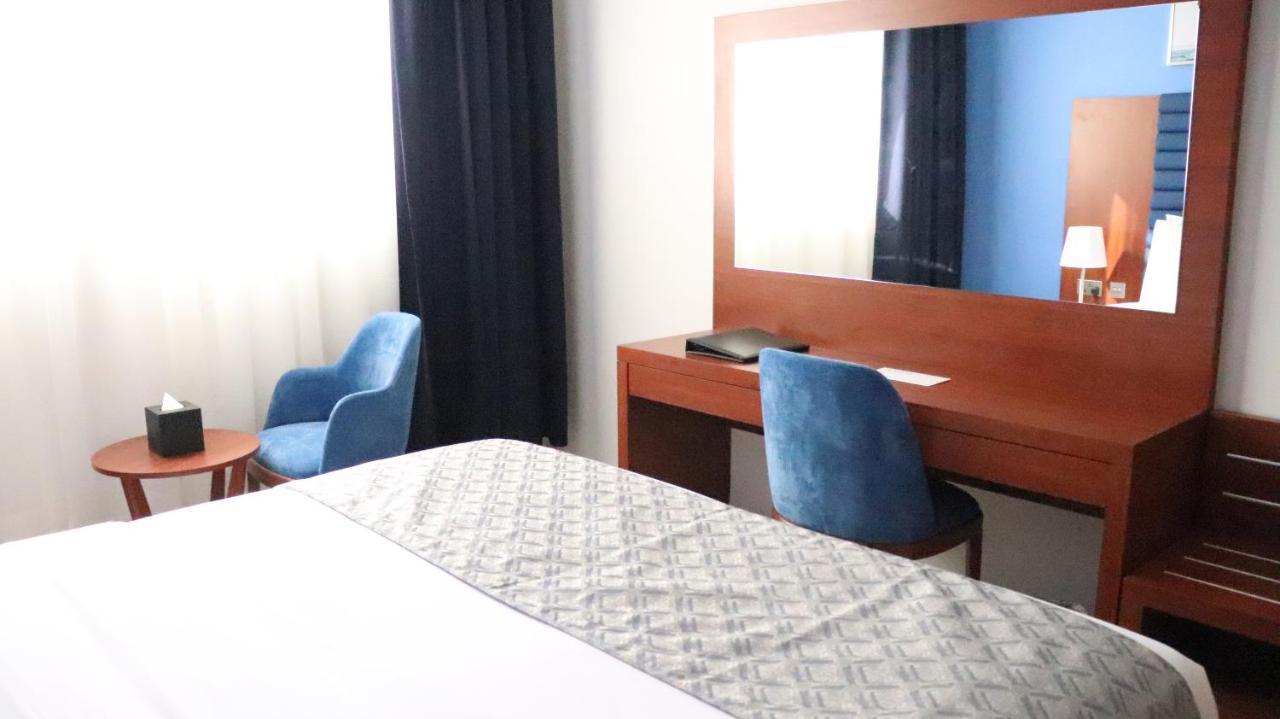 Al Riyadh Hotel Apartments アブダビ エクステリア 写真