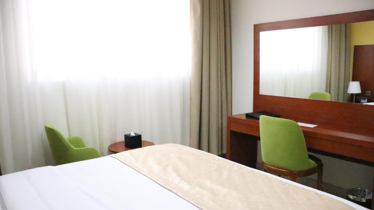 Al Riyadh Hotel Apartments アブダビ エクステリア 写真